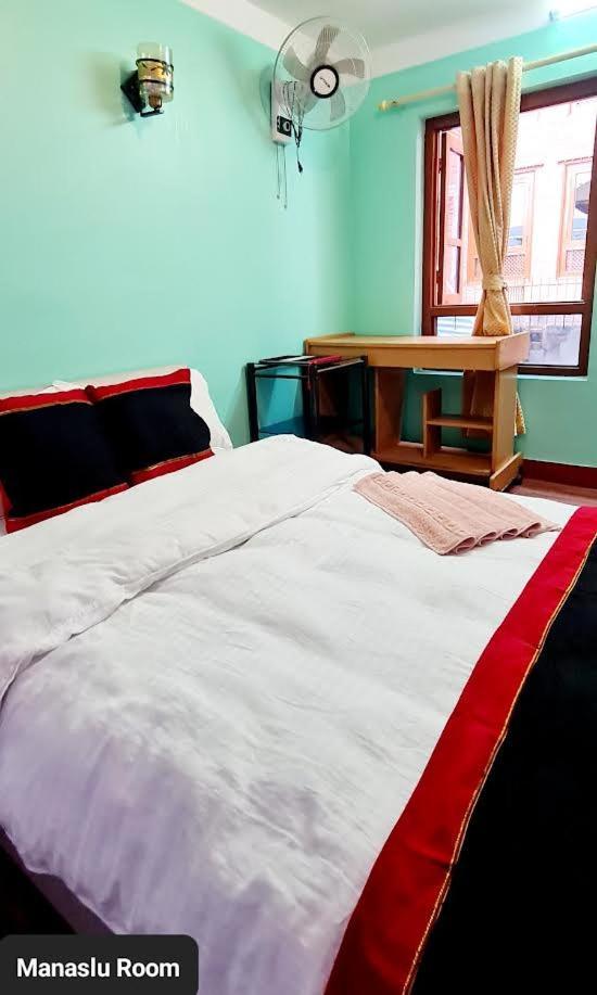 Annapurna Guest House And Rooftop Restaurant بهاكتابور المظهر الخارجي الصورة